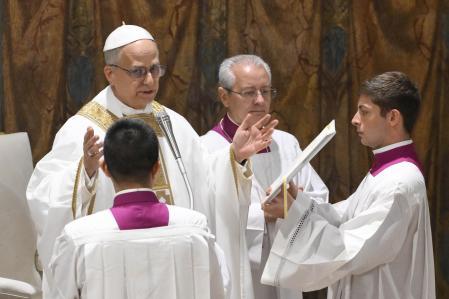 CIUDAD DE VATICANO, 09/05/2025.- El papa León XIV oficia este viernes, su primera misa en la Capilla Sixtina ante los 133 cardenales que este jueves le eligieron en la cuarta votación en el cónclave. EFE/ Dicasterio para la Comunicación del Vaticano/Mario Tomassetti/SOLO USO EDITORIAL/SOLO DISPONIBLE PARA ILUSTRAR LA NOTICIA QUE ACOMPAÑA (CRÉDITO OBLIGATORIO)