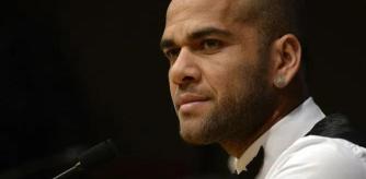 Dani Alves reapareix jugant a futbol
