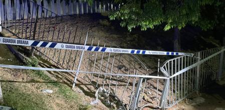 Així ha quedat una zona en què ha topat el vehicle implicat en l'atropellament.